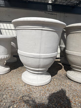 Load image into Gallery viewer, Toulouse Urn
