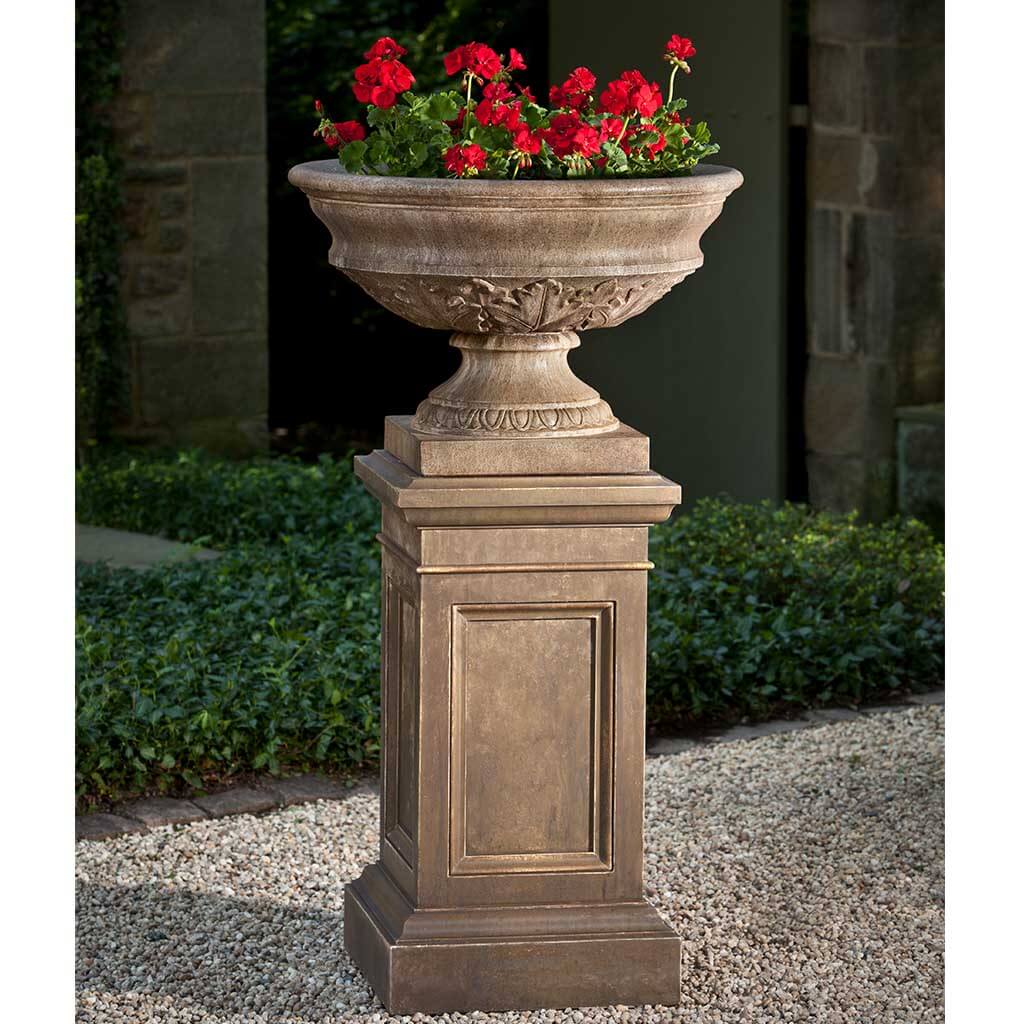 Coachhouse Urn w/ Pedestal